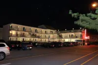 Quarterdeck Motel - parking