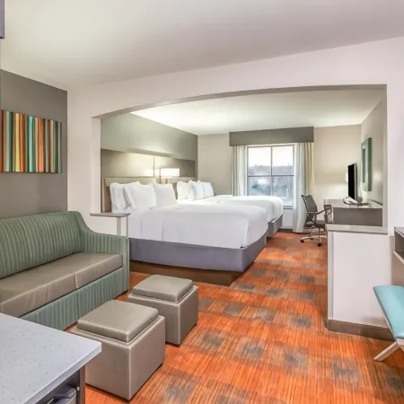 Holiday Inn Express & Suites SHAWNEE-KANSAS CITY WEST by IHG