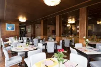 Hotel Vienna - breakfast