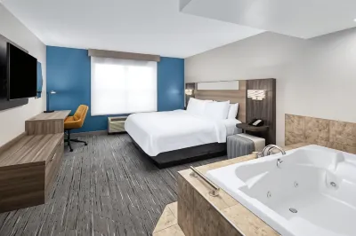 Holiday Inn Express & Suites Green Bay East Hotels in Green Bay