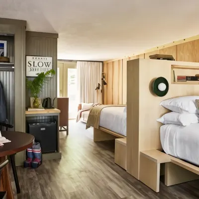 Bluebird Cady Hill Lodge Hotels near Bingham Falls