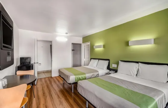 維塞利亞6號汽車旅館