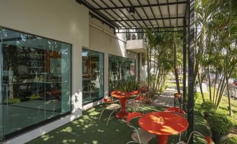 @ Border Hotel