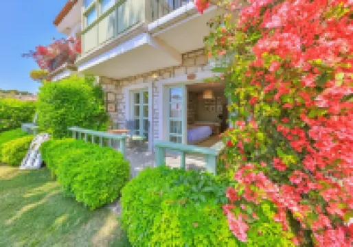 Palas Alaçatı - Adult Only