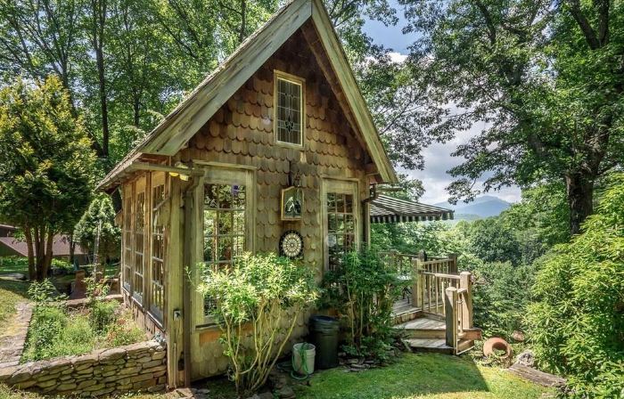 Badger's Den- Cozy Treetop Studio