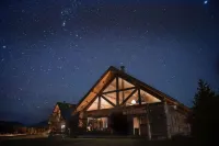 Big Sky - BIG Cabin! Your Winter Dreamland! Stunning, Huge Home on the Gallatin
