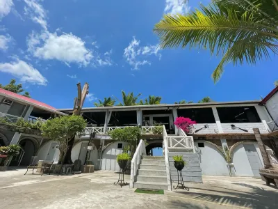 Sunbloom Beachfront Hotel and Restaurant Zambales 인호볼 퍼블릭 세메터리 주변 호텔