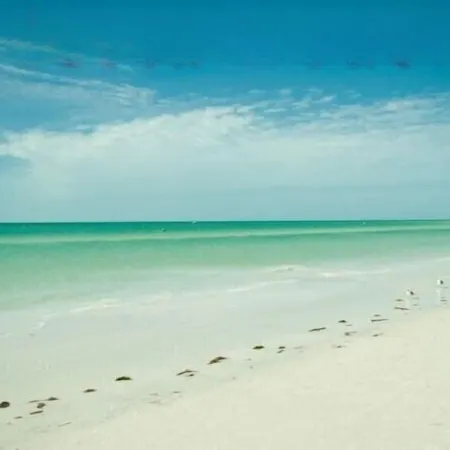 Charming Siesta Key Village Vacation Condo - Unbeatable Location, Free WiFi