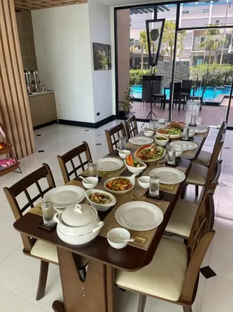 Siri Hotel Lumphun Отели рядом с достопримечательностью «Sun Watthanatham Changwat Lamphun Rongrian Suan Bun Yo Patham»