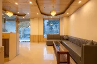 Treebo Premium Silverstone Resort with Mountain Valley View - Parvekkeita