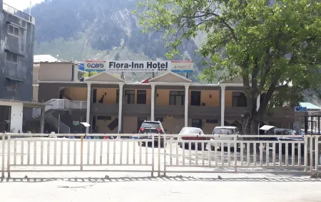 Flora Inn Hotel Naran Отели рядом с достопримечательностью «Naran Valley»