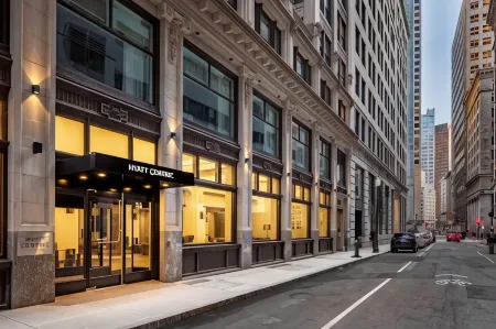 Hyatt Centric Faneuil Hall Boston Отели рядом с достопримечательностью «Парк Пирс»