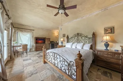 Blanco Riverside Cottages