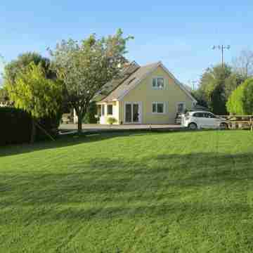 Edencrest B&B Hotel Exterior