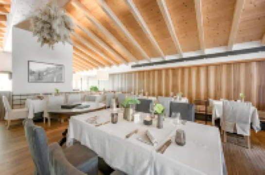 Hotel Weisses Lamm Hotels in Tobadill