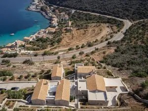 Trapela Limeni Luxury Suites