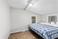 Maston Lake Paradise-Sleeps 12-Lake Getaway! Sand Lake MI Hotel di Spencer Township