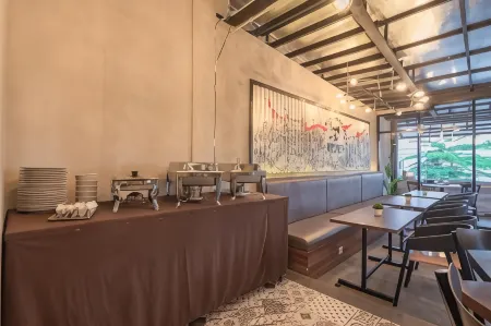 RedDoorz @ Kiaracondong Отели рядом со станцией Cikudapateuh Train Station