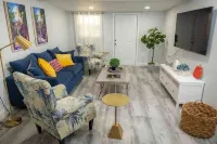 5-Bed, 3-Bath House Near Stadium with 3 TVs, Wifi,  Laundry, AC, & Full Kitchen