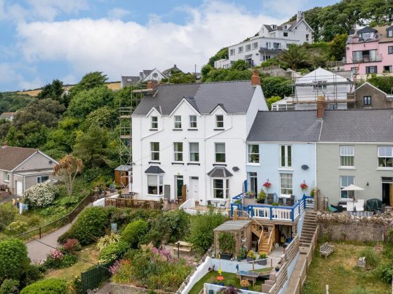 Penalun House - Beautiful Sea Views