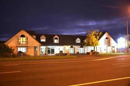Camelot on Ulster Hotels in Hamilton