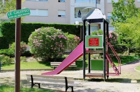 Residence Services Calypso Calanques Plage Отели рядом с достопримечательностью «Парк Борели»