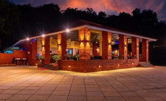 Chinar Woods Resort