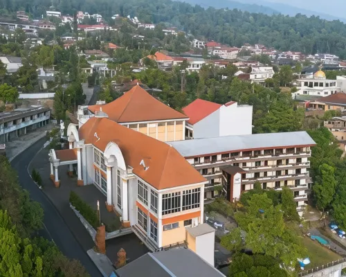 Royal Hotel and Convention Tretes Các khách sạn ở Prigen