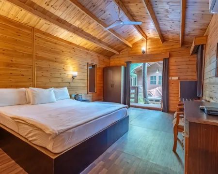 Marron Sea View Resort Hotels in Canacona