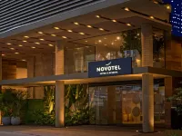 Novotel Curitiba Batel Hotels near Rua 24 horas