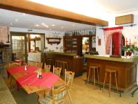 Weinhaus Hotel Zum Josefshof Hotels in Kinheim