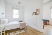 Sunny Windsor Apt in the heart of Kalk Bay