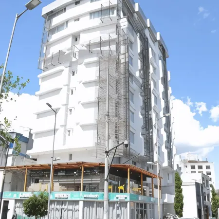 The Place Hotel Отели рядом с достопримечательностью «Площадь Фоч»
