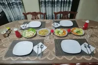 Airport A4 Transit Hub - Eco Chalets - Free Shuttle Service 24Hrs