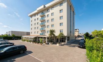 Simon Hotel