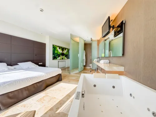 Hotel Jardines de Uleta Suites - 駐車場