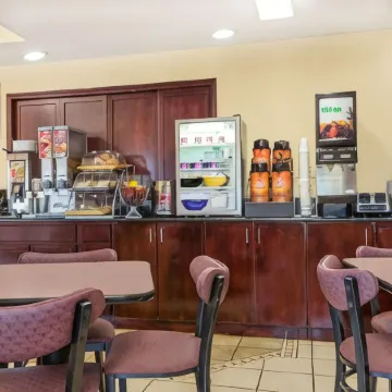 Days Inn by Wyndham Norton