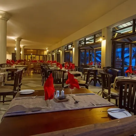 Le Peninsula Bay Beach Resort & Spa