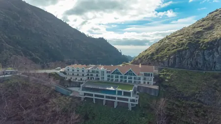 Eira do Serrado - Hotel & Spa Отели в г. Камара-ди-Лобуш