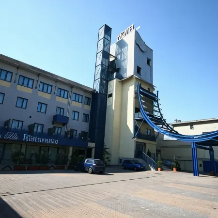 Blu Hotel, Sure Hotel Collection by Best Western Отели рядом с достопримечательностью «Арена «ПалаРуффини»»