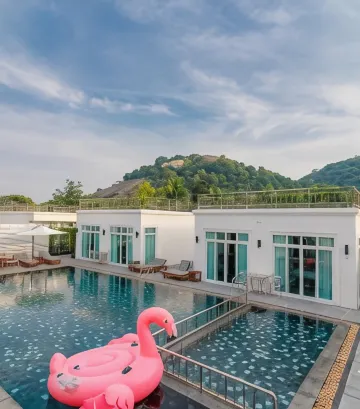 ห้องริมสระใหญ่