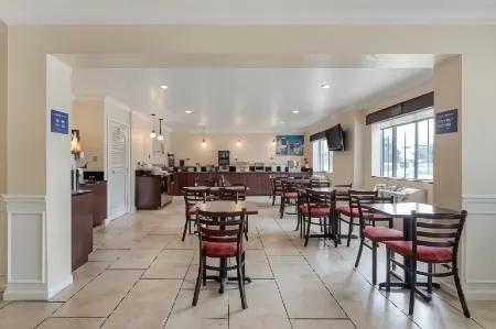 Best Western Salinas Monterey Hotel Отели рядом с достопримечательностью «Салинас»