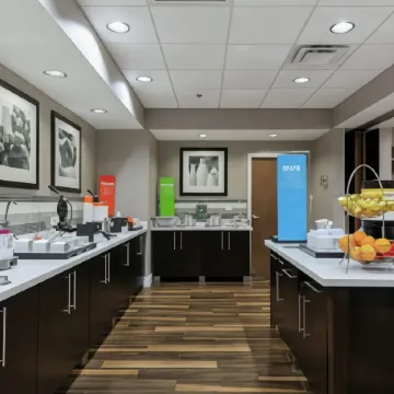 Hampton Inn Emerson LakePoint