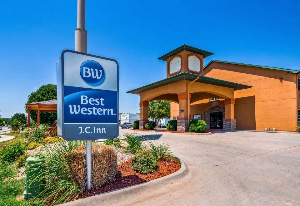 Best Western J. C. Inn - Housity