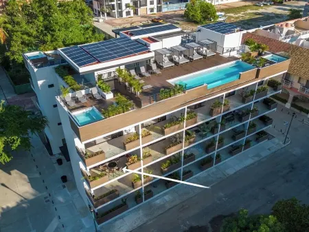 Cozy studio apartment near beach with roof top pool, AC, WiFi