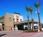 Holiday Inn Express & Suites Phoenix - Glendale Sports Dist