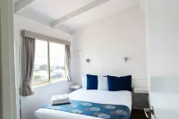 Crestview Tourist Park Hotels in Queanbeyan West