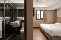 The Riverside Hotel - International - Balcony