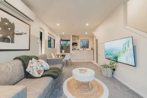 Misty Meadows Manor - Your Urban Oasis - Villas