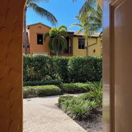 House in Ole exclusive resort close to it all - between Marco Island and Naples